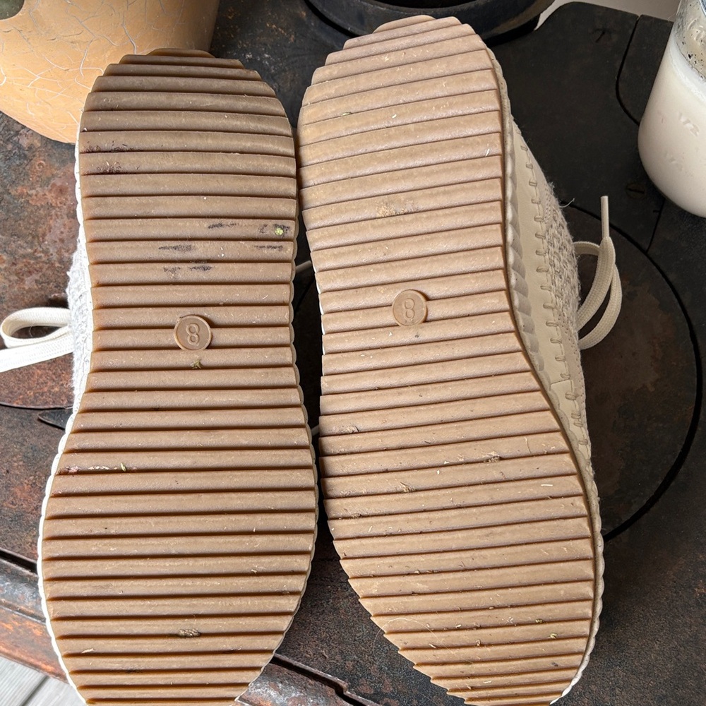 Universal Thread Cream Textured Sneakers - Picture 6 of 7